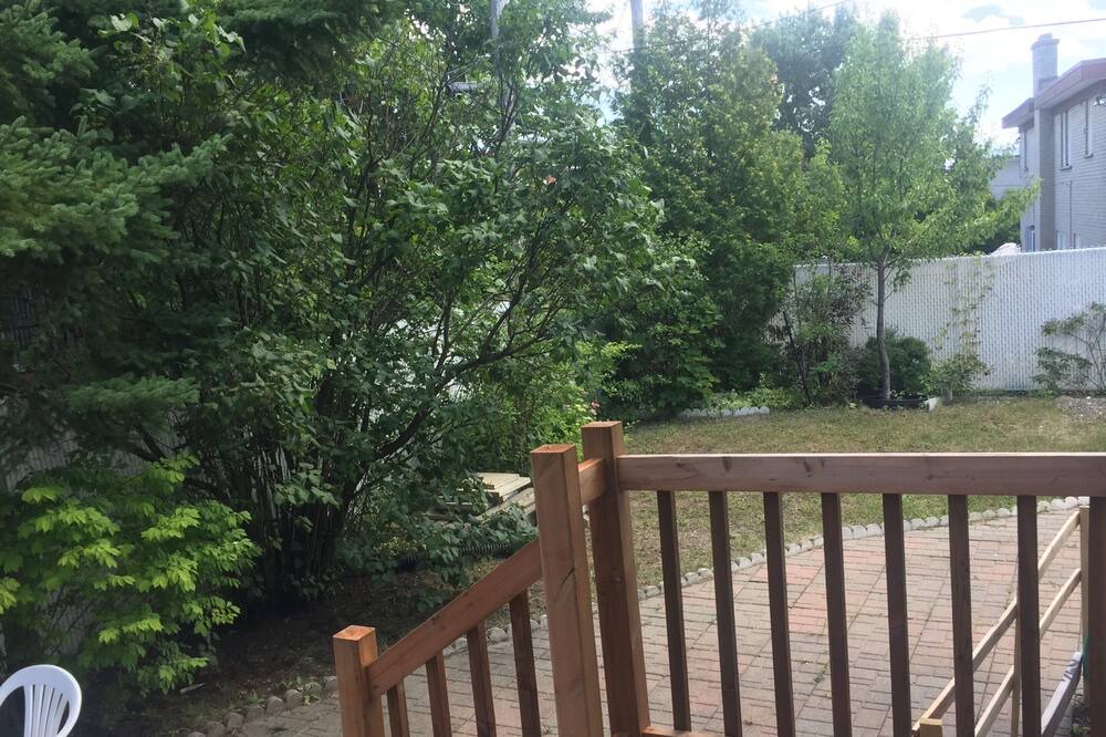 Photo of Patio Balcony in Laval-des-Rapides