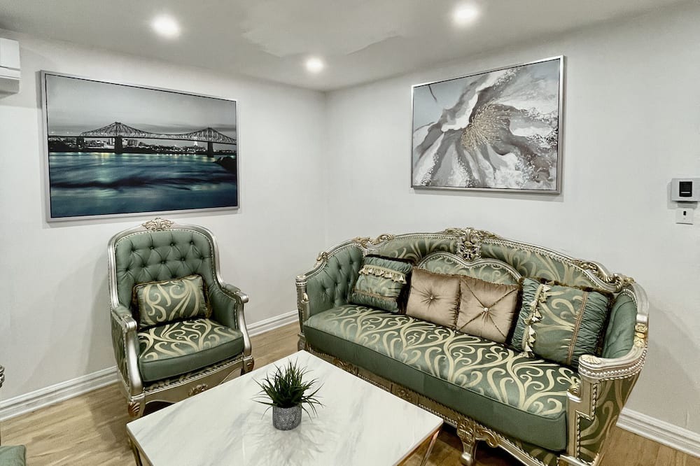 Photo of Livingroom in Saint-Leonard