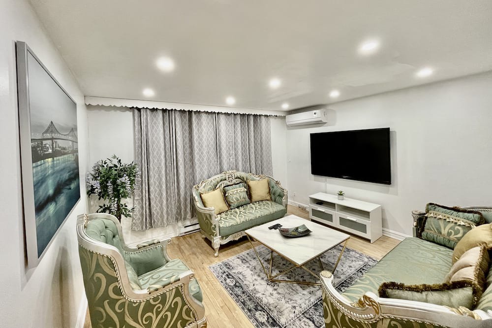 Photo of Livingroom in Saint-Leonard