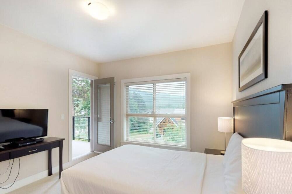 Photo of Bedroom in Harrison Hot Springs