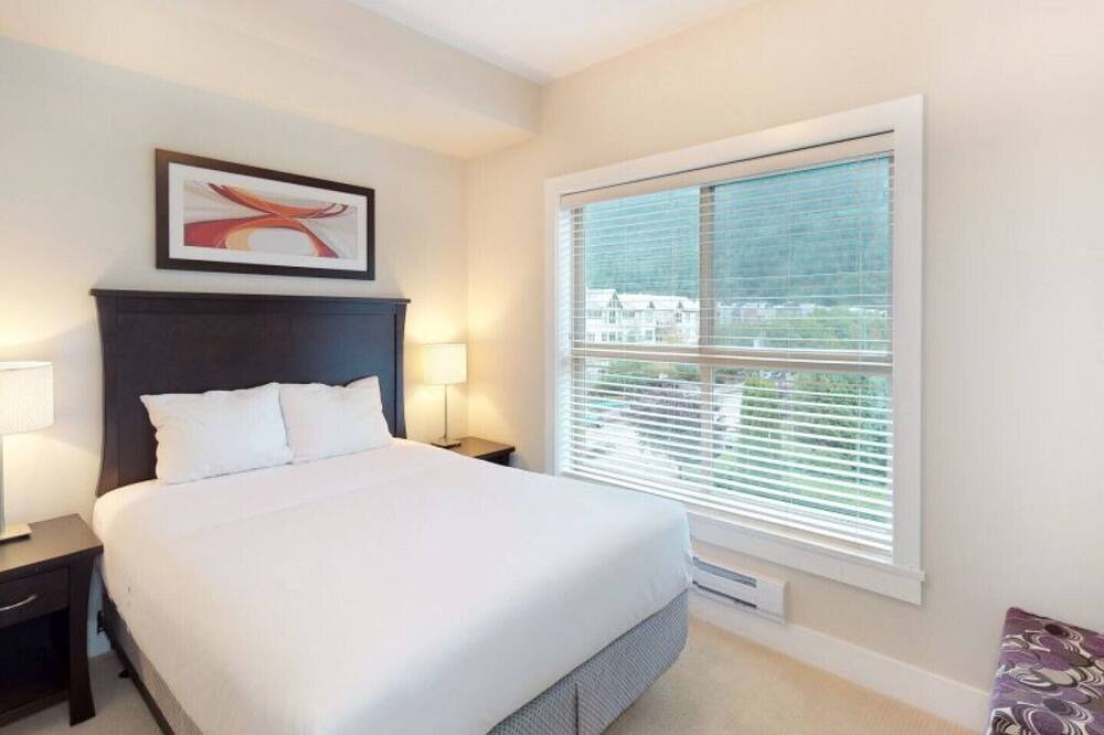 Photo of Bedroom in Harrison Hot Springs