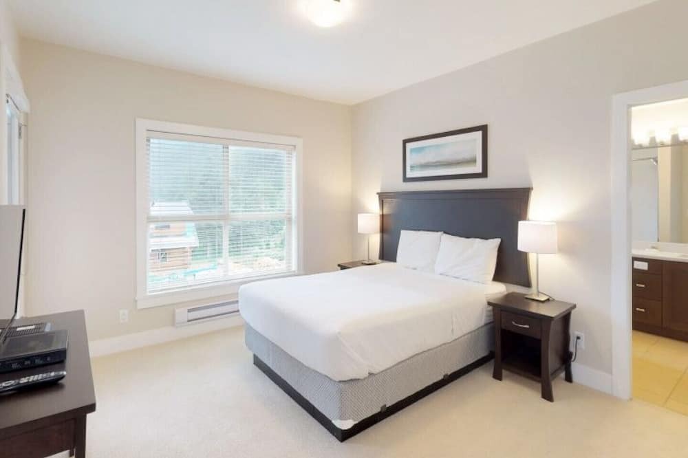 Photo of Bedroom in Harrison Hot Springs