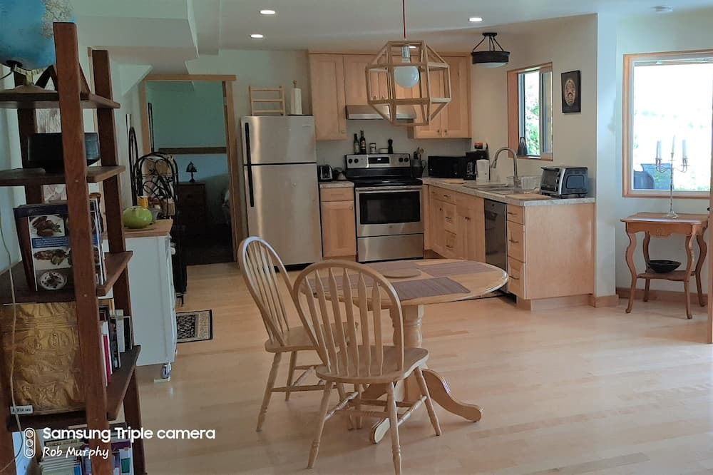 Photo of Livingroom in Central Kootenay
