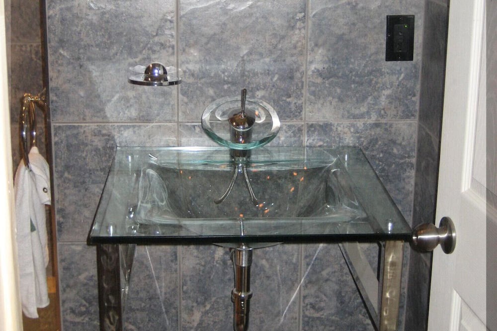 Photo of Bathroom in Saint-Samuel