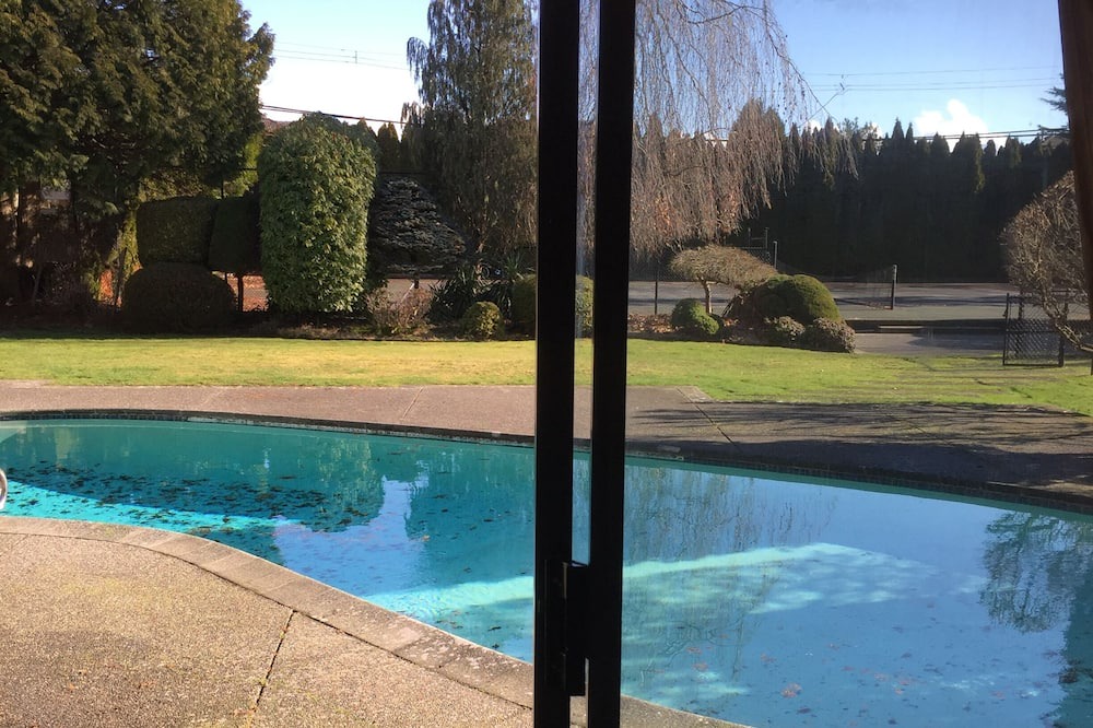 Photo of Outdoor in Oakridge