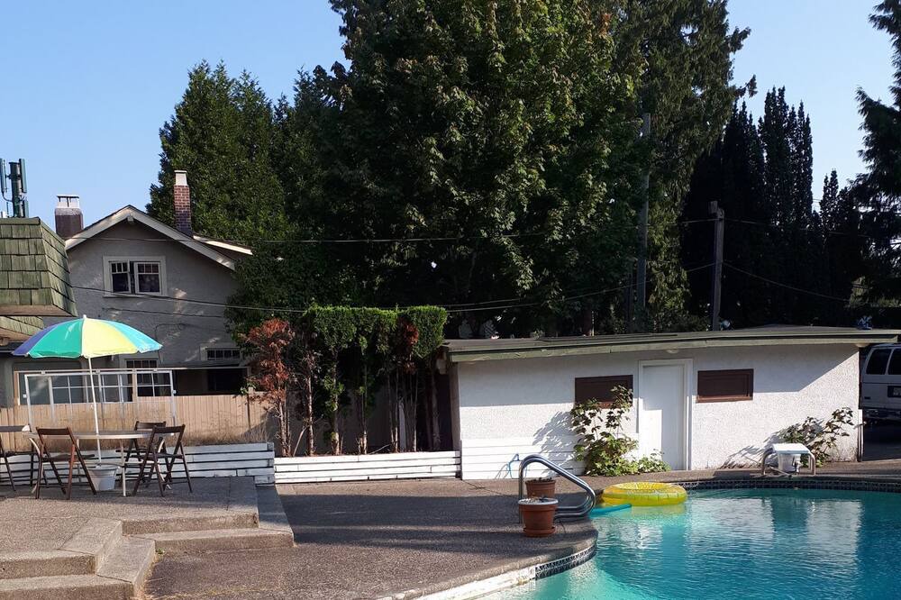 Photo of Outdoor in Oakridge