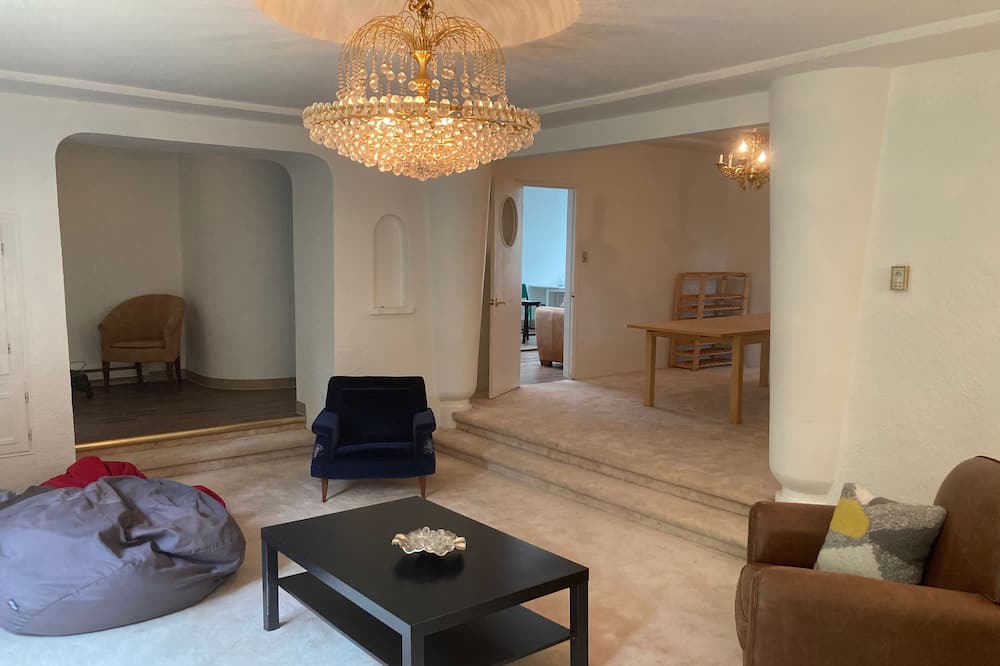Photo of Livingroom in Oakridge