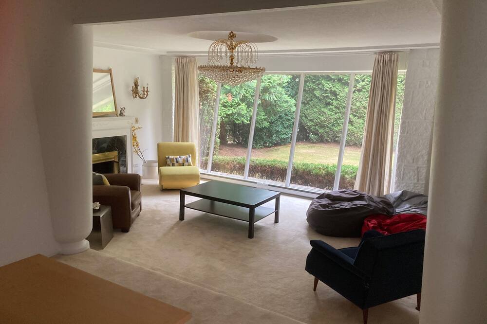 Photo of Livingroom in Oakridge