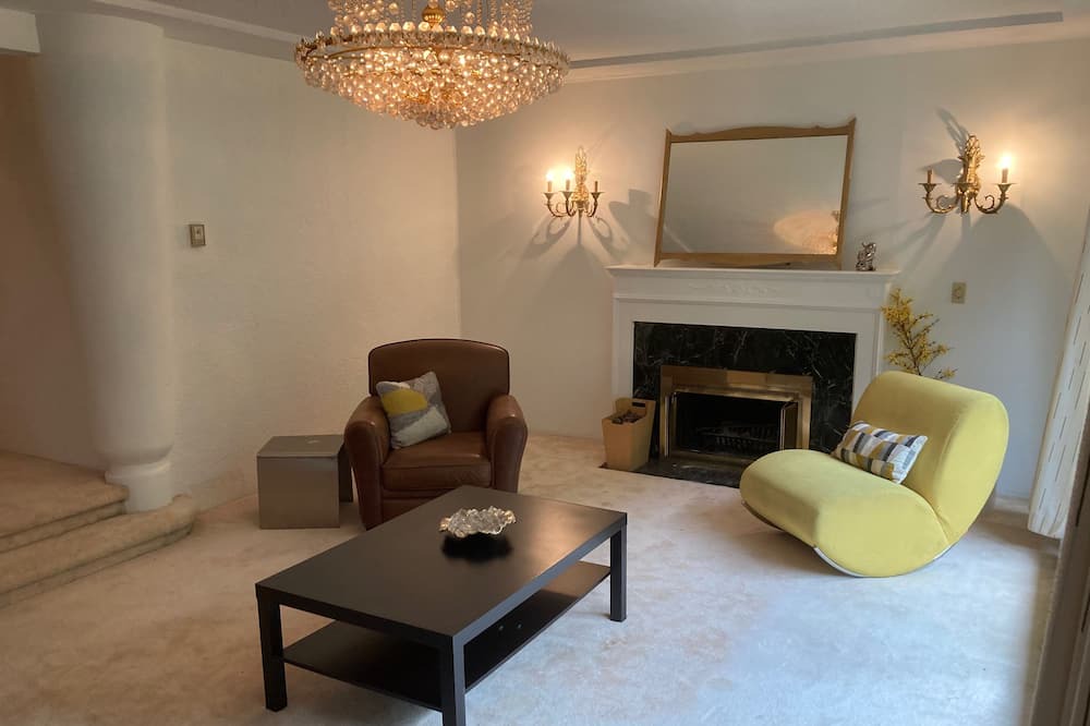 Photo of Livingroom in Oakridge