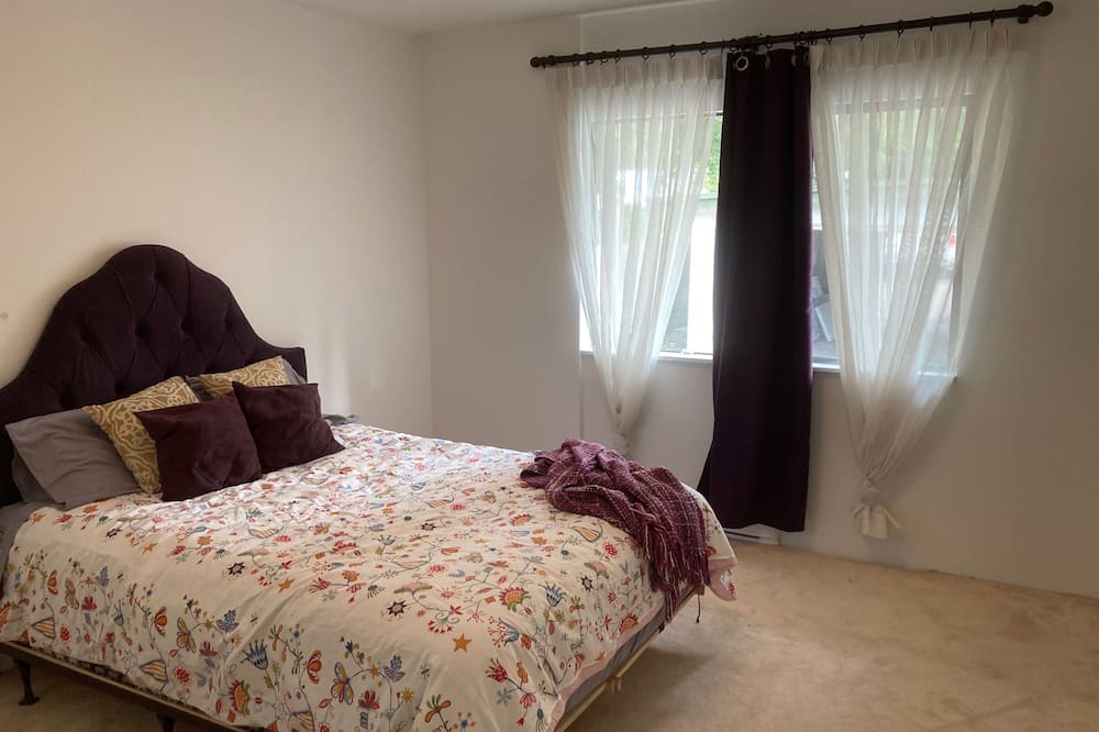 Photo of Bedroom in Oakridge