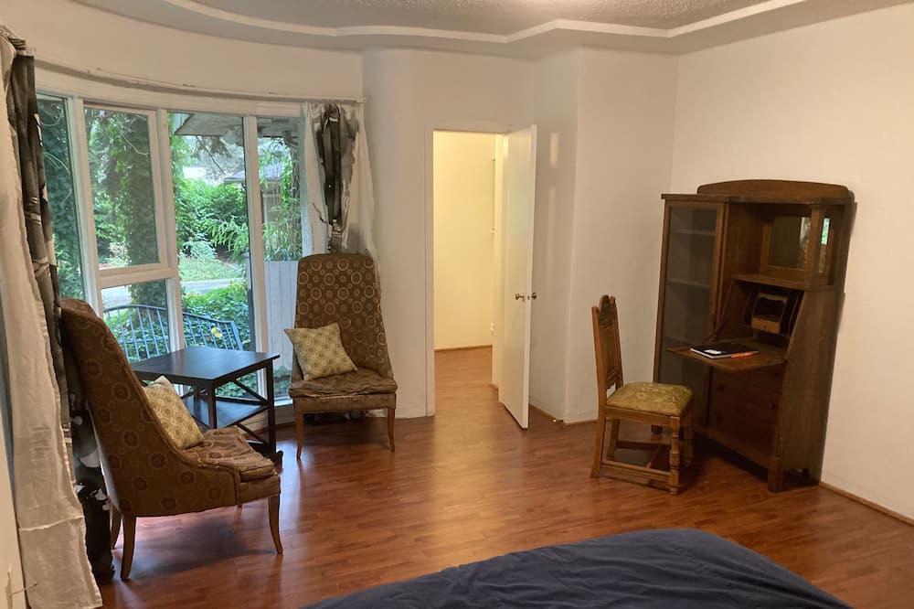 Photo of Bedroom in Oakridge