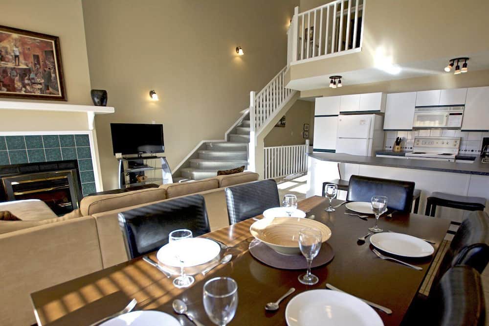 Photo of Livingroom in East Kootenay
