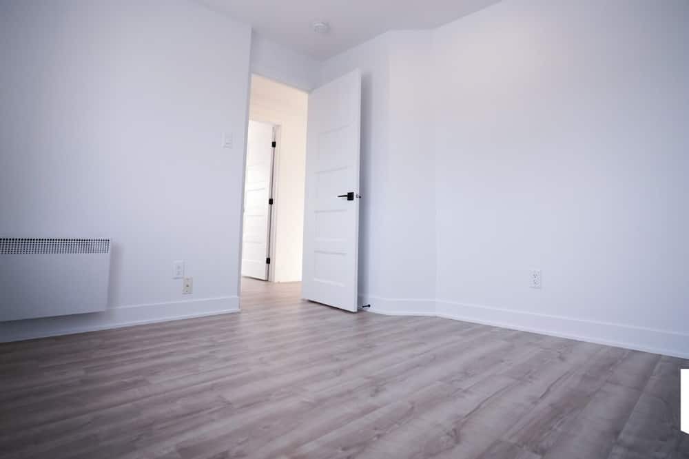 Photo of Bedroom in Longueuil