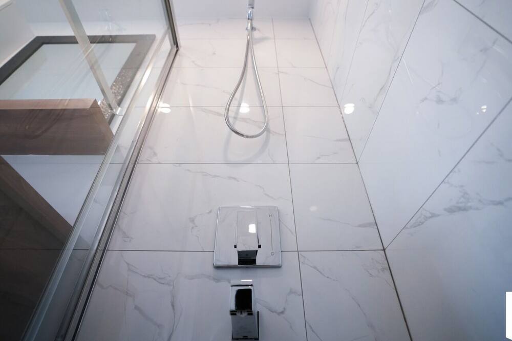Photo of Bathroom in Longueuil