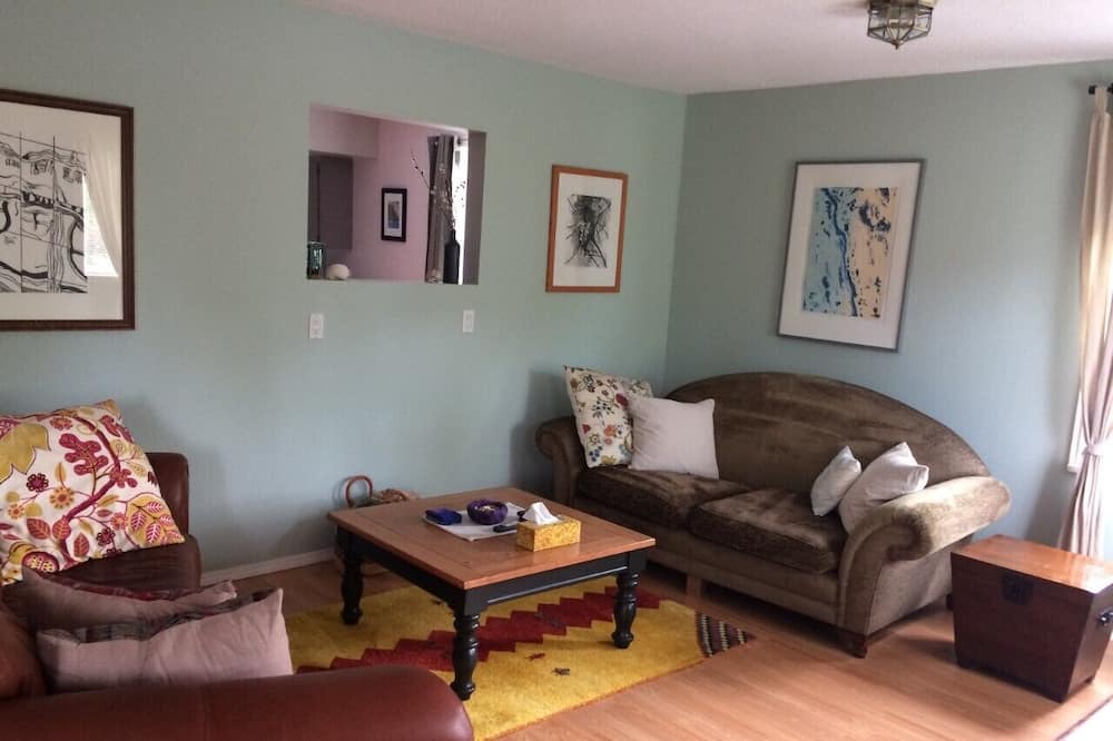 Photo of Livingroom in Powell River