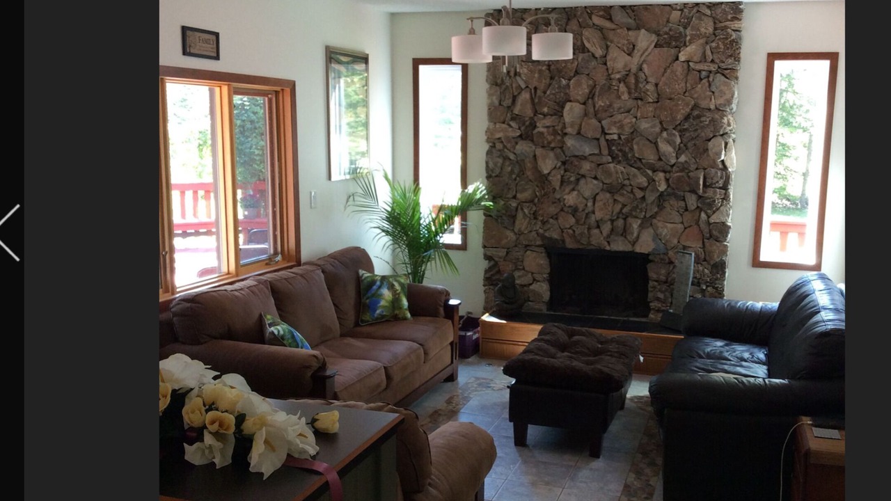 Photo of Livingroom in Redwood Meadows