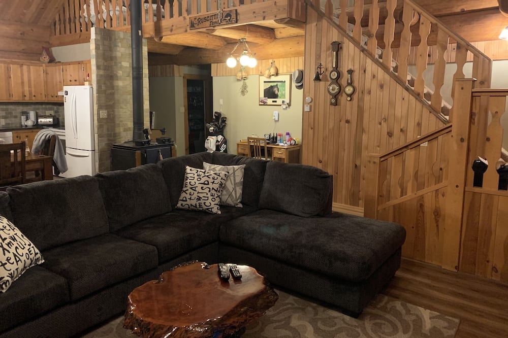Photo of Livingroom in Sunshine Valley
