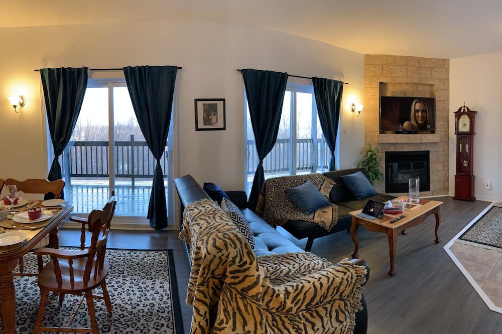 Photo of Livingroom in Sainte-Ann-des-Lacs