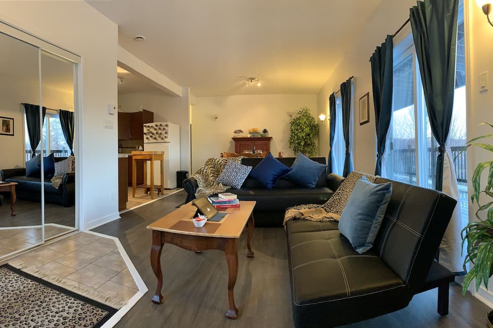 Photo of Livingroom in Sainte-Ann-des-Lacs