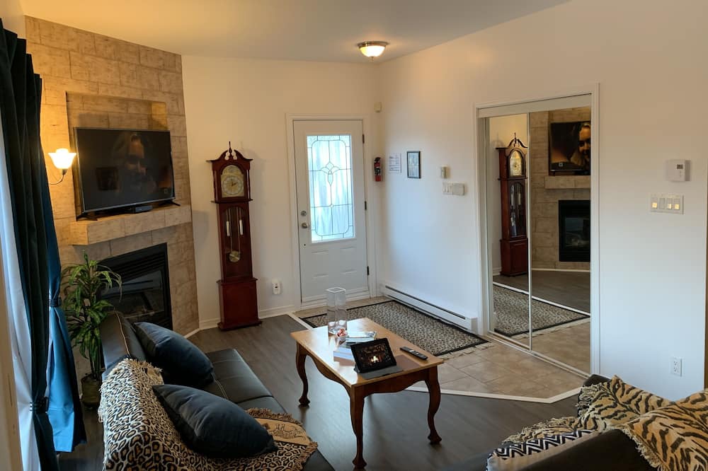 Photo of Livingroom in Sainte-Ann-des-Lacs