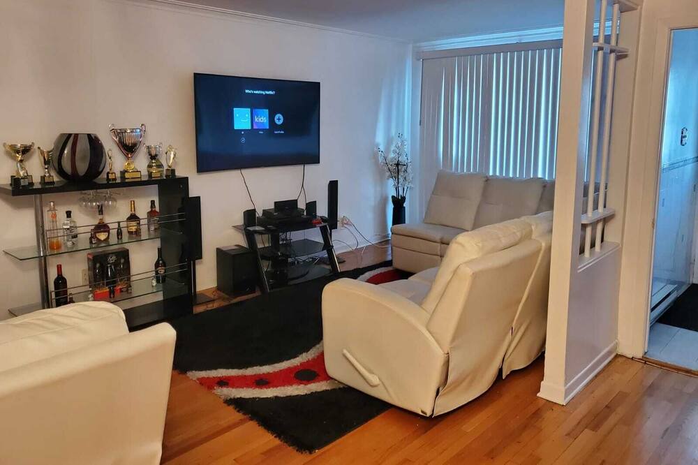 Photo of Livingroom in LaSalle