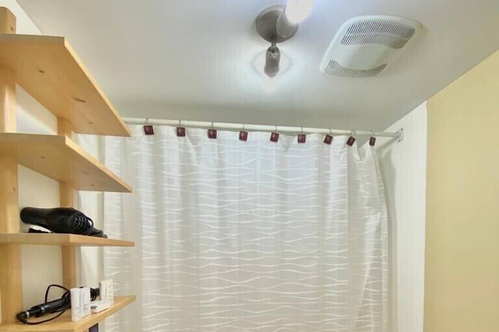 Photo of Bathroom in Downtown Gatineau