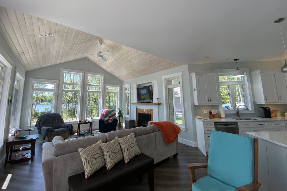 Photo of Livingroom in Lunenburg County