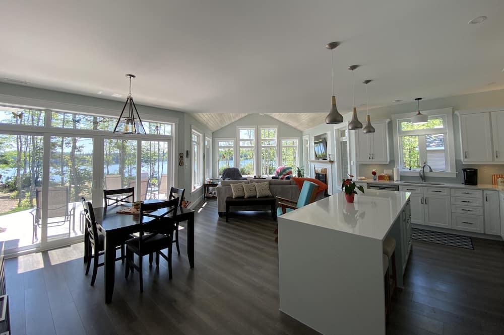 Photo of Livingroom in Lunenburg County