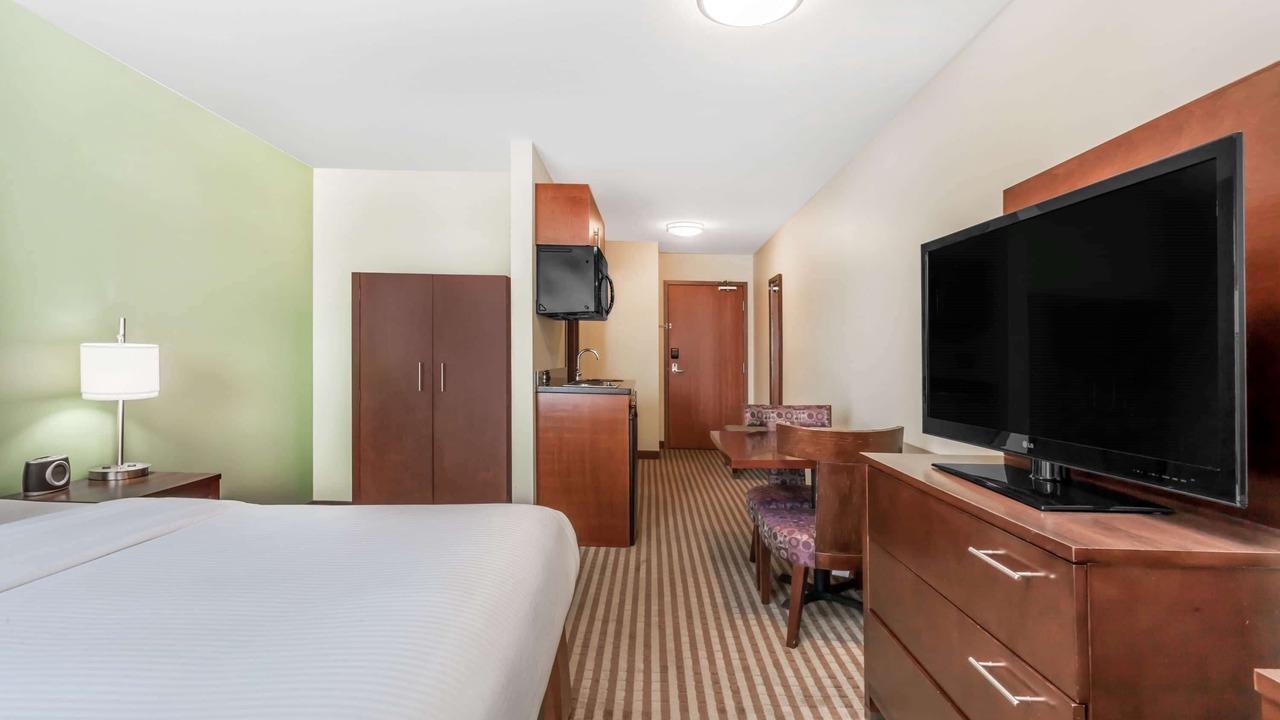 Photo of Bedroom in Carlyle