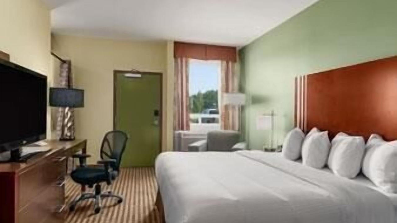 Photo of Bedroom in Carlyle