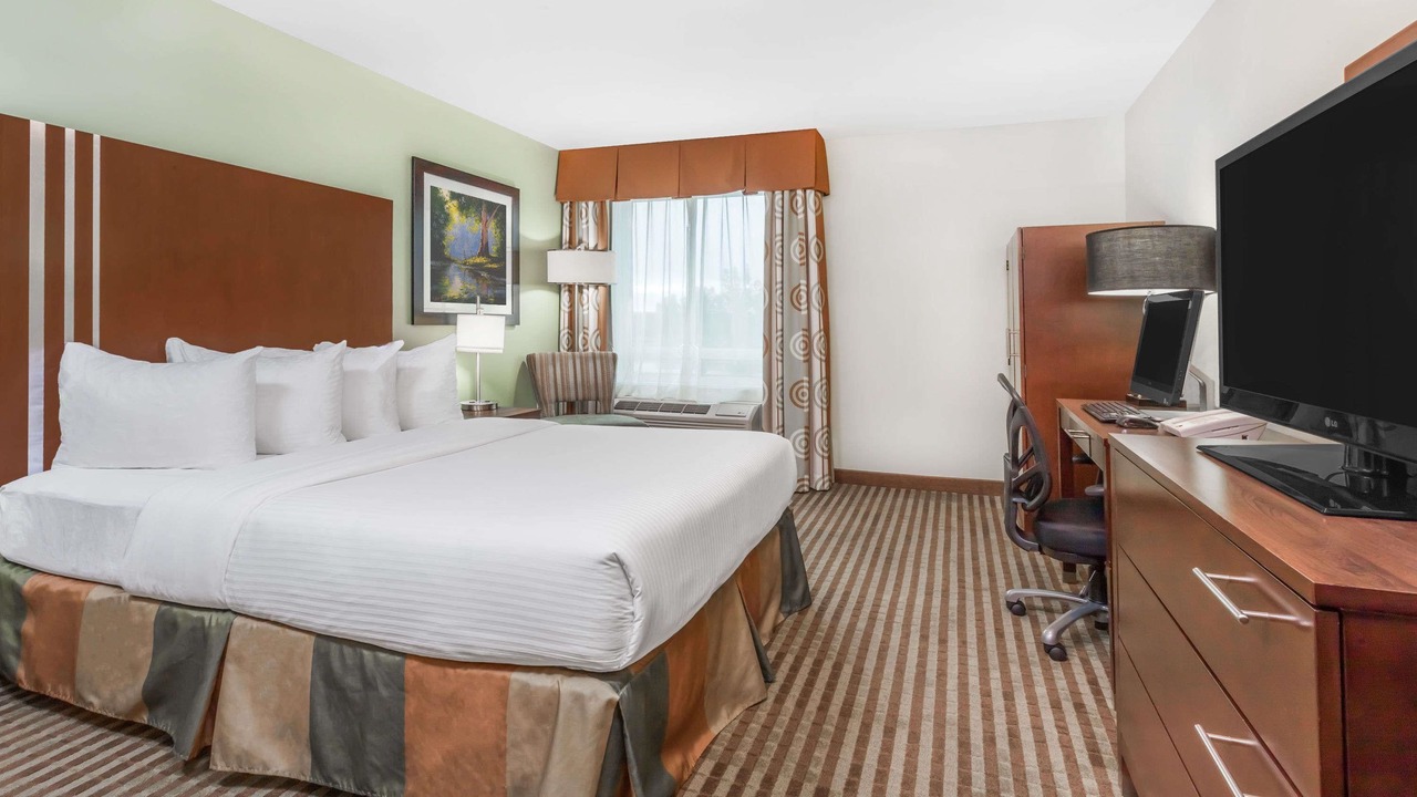 Photo of Bedroom in Carlyle