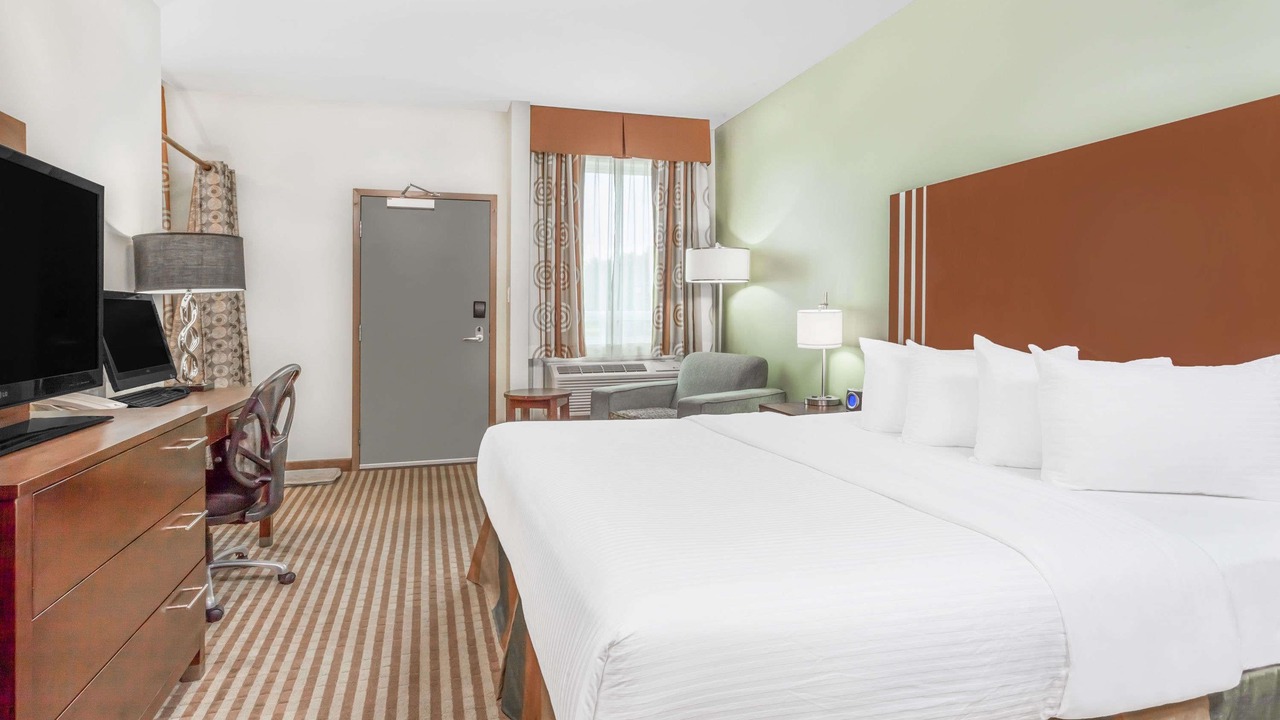 Photo of Bedroom in Carlyle