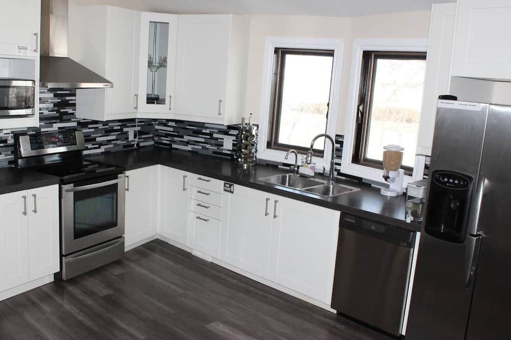 Photo of Kitchen in Division No. 11