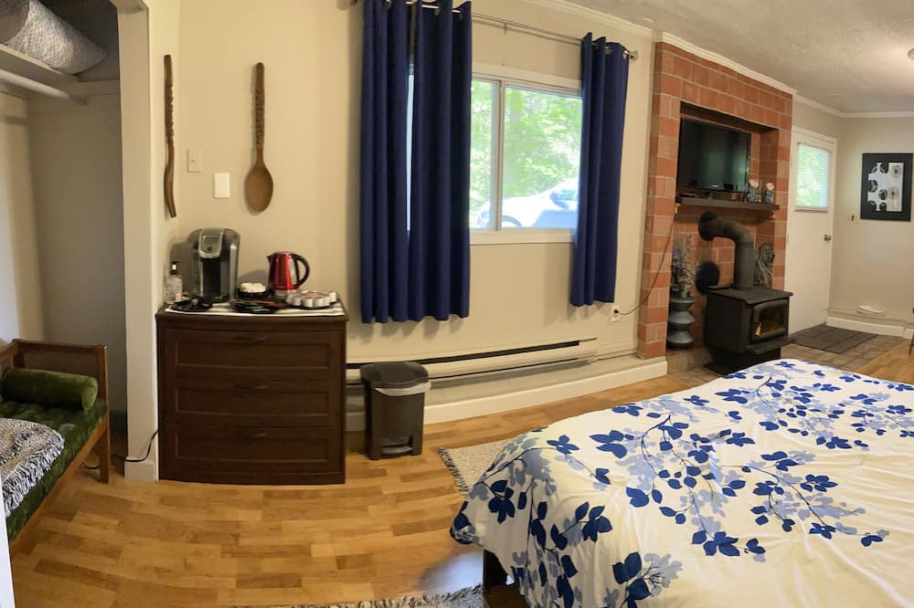 Photo of Bedroom in Pender Island