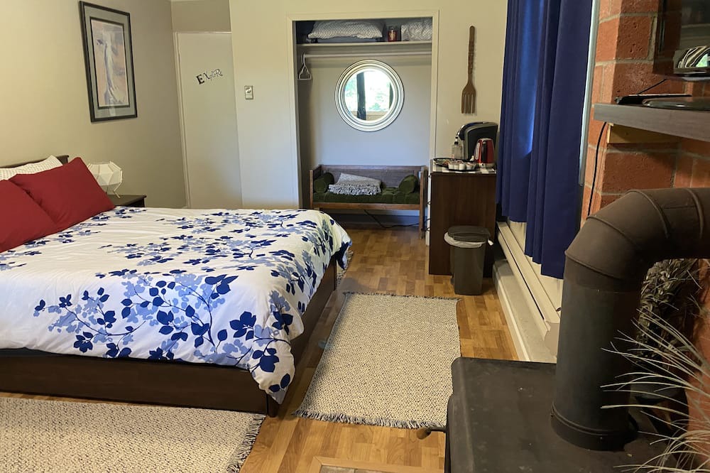 Photo of Bedroom in Pender Island