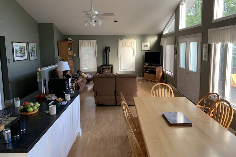 Photo of Kitchen in L'Isle-aux-Allumettes