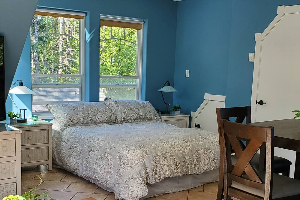 Photo of Bedroom in Otter Point