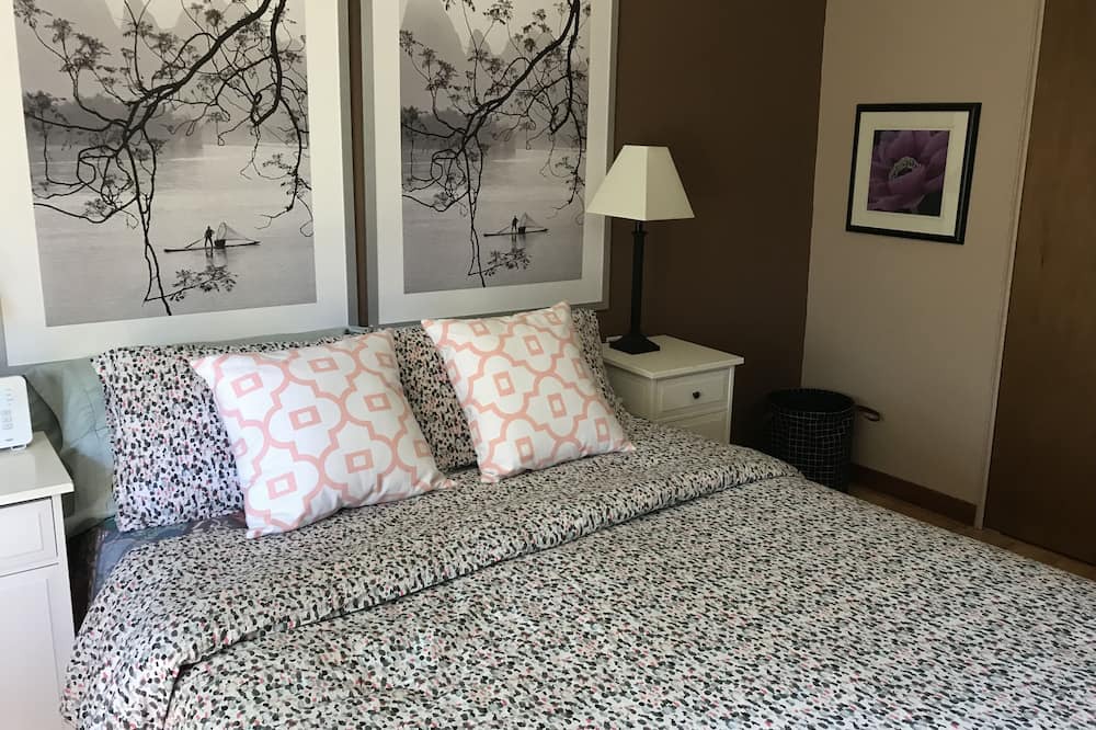 Photo of Bedroom in Sainte-Marguerite-du-Lac-Masson