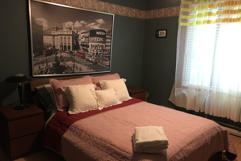 Photo of Bedroom in Sainte-Marguerite-du-Lac-Masson