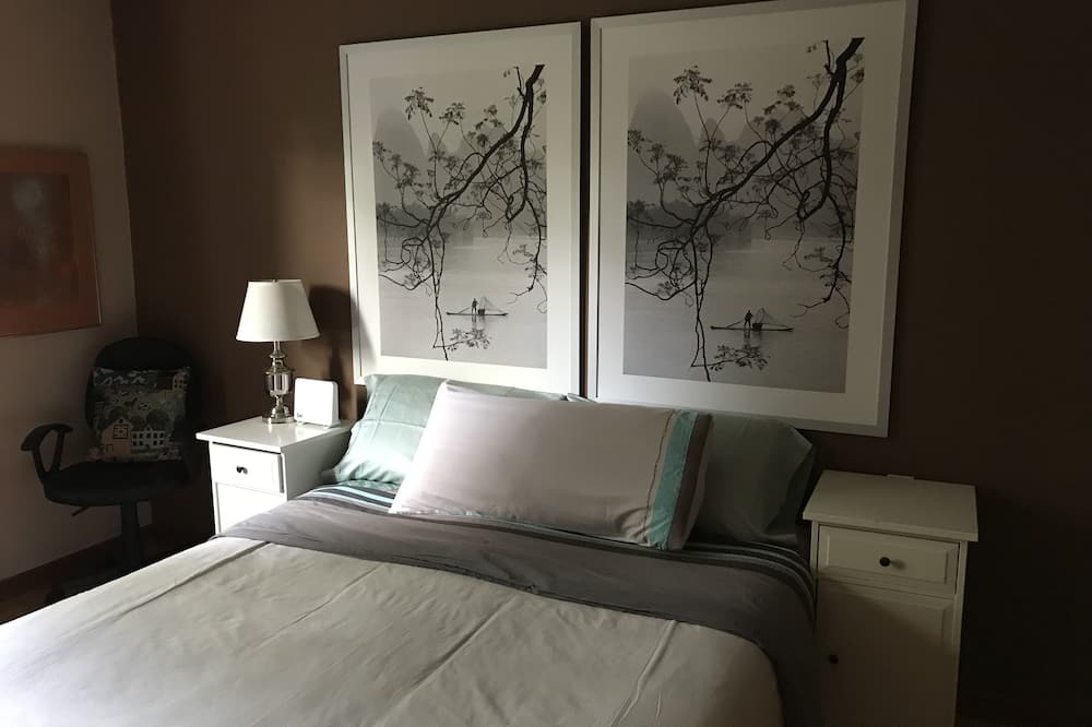 Photo of Bedroom in Sainte-Marguerite-du-Lac-Masson
