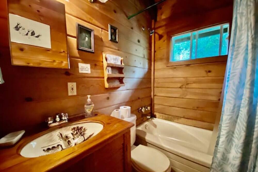 Photo of Bathroom in Tors Cove