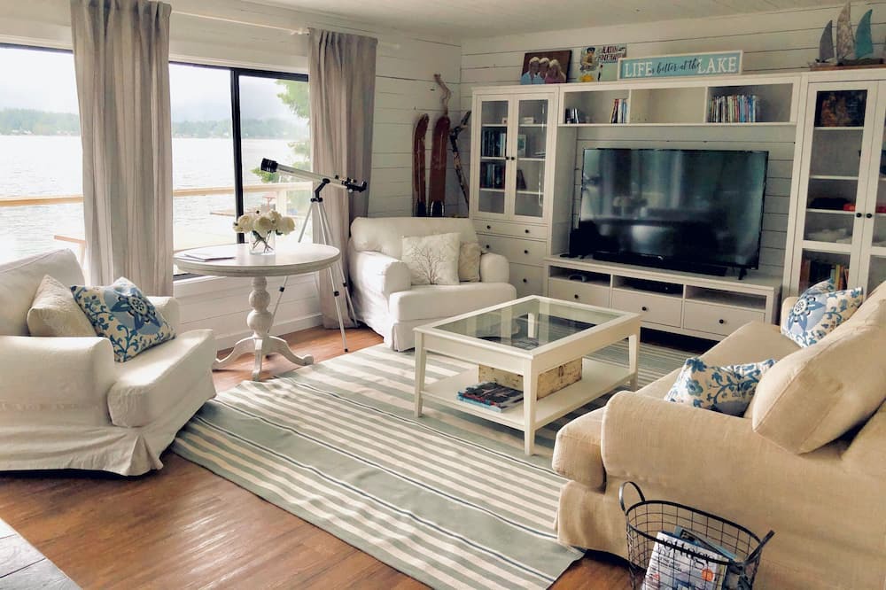 Photo of Livingroom in Sproat Lake