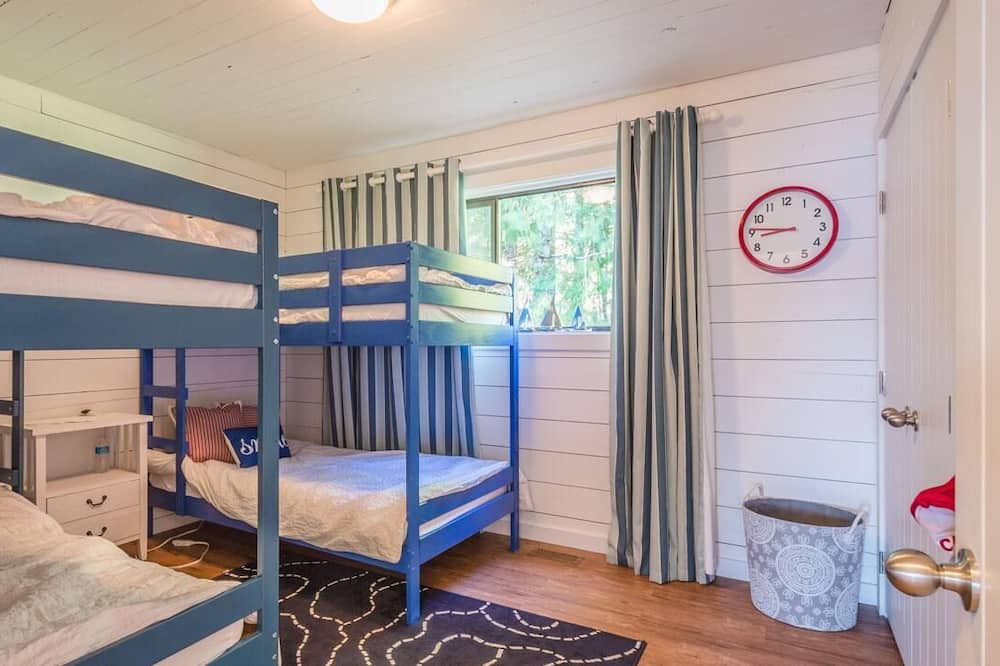 Photo of Bedroom in Sproat Lake