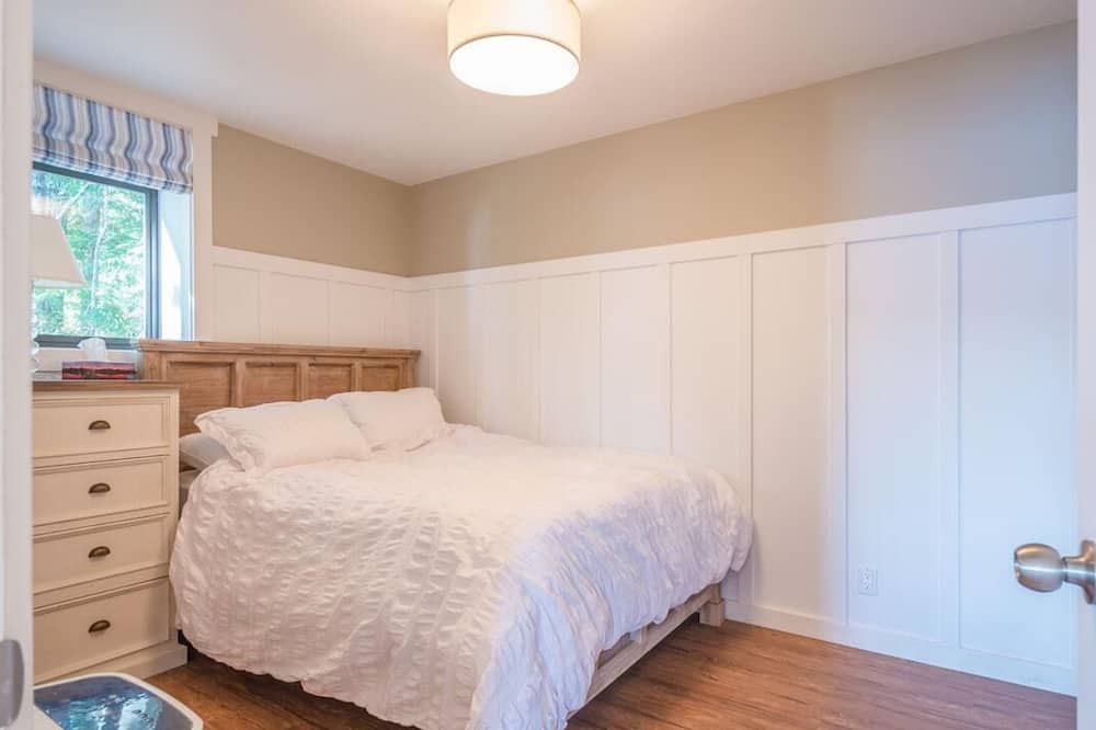 Photo of Bedroom in Sproat Lake
