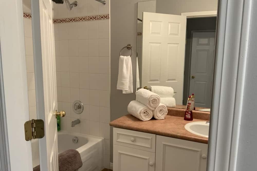 Photo of Bathroom in Quail Ridge