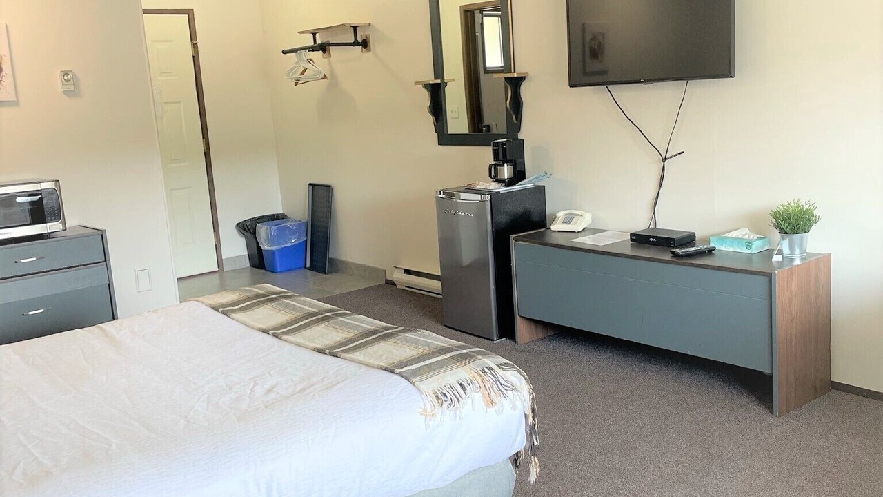 Photo of Bedroom in Christina Lake