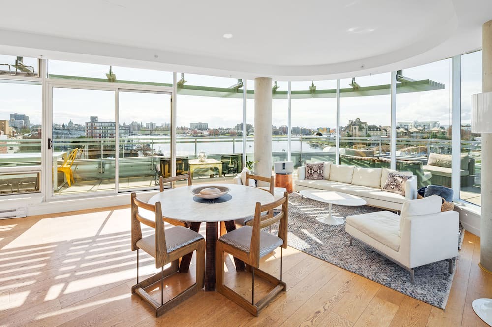 Photo of Livingroom in Downtown Victoria