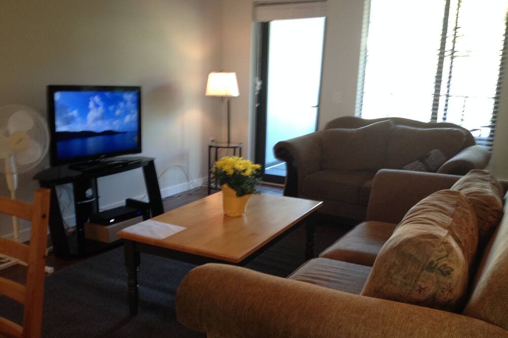 Photo of Livingroom in Lower Lonsdale