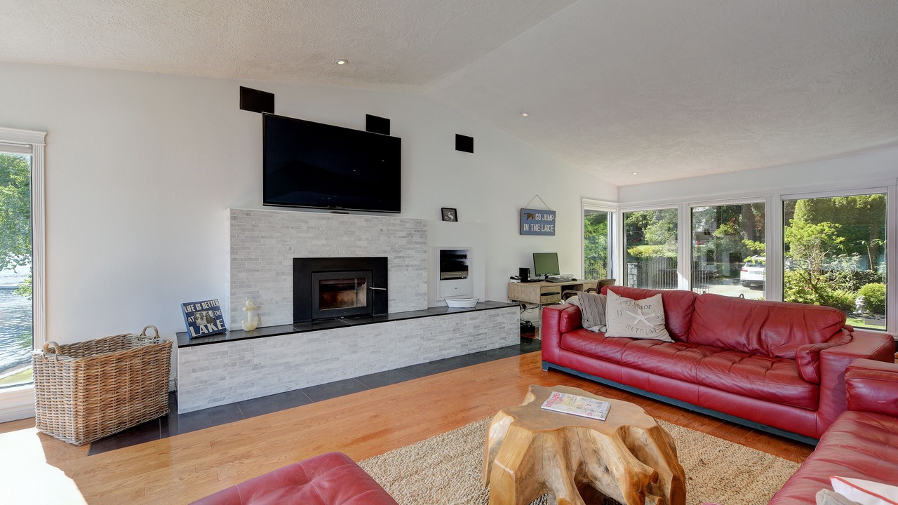 Photo of Livingroom in Shawnigan Lake