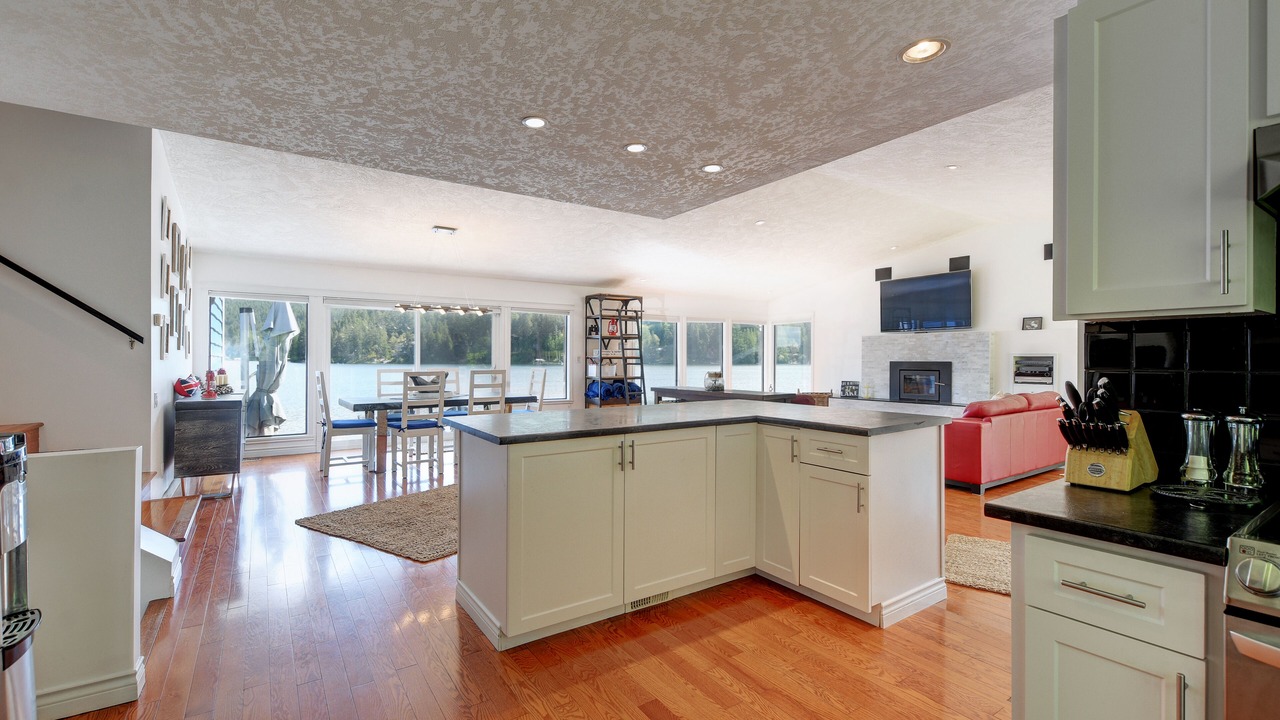 Photo of Kitchen in Shawnigan Lake